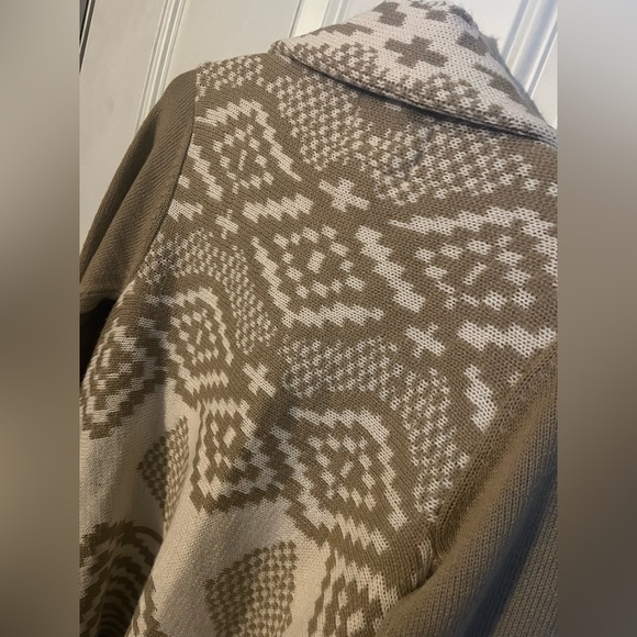 Urban Heritage | Medium Boho Sweater - Picture 5 of 6